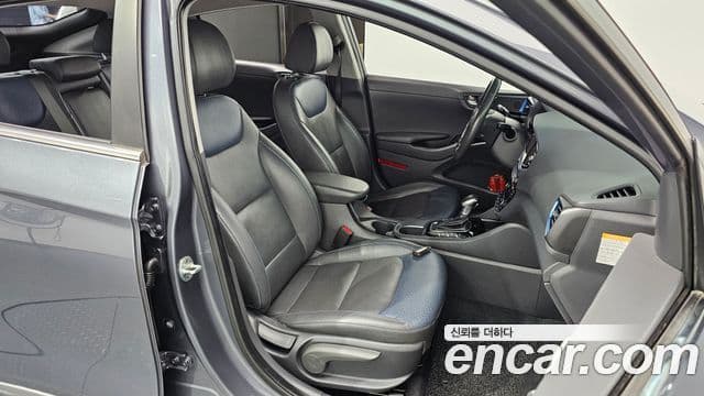 Hyundai Ioniq гибрид, 2016 10