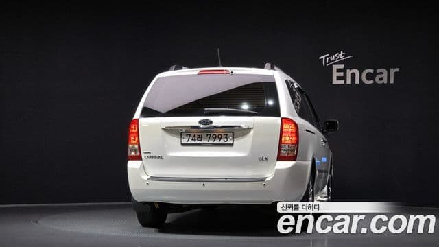 Kia Carnival R Premium, 2012 4