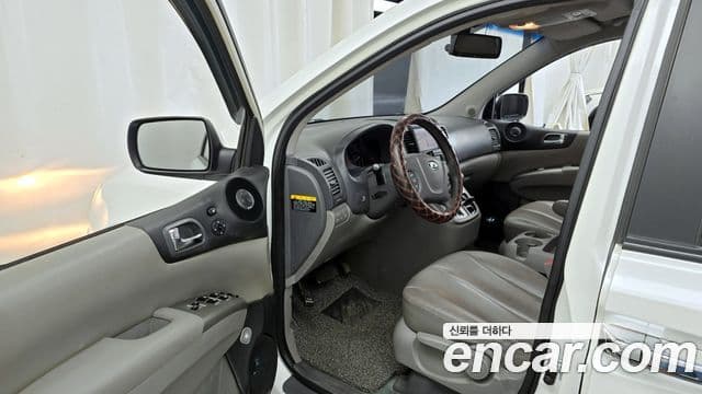 Kia Carnival R Premium, 2012 10