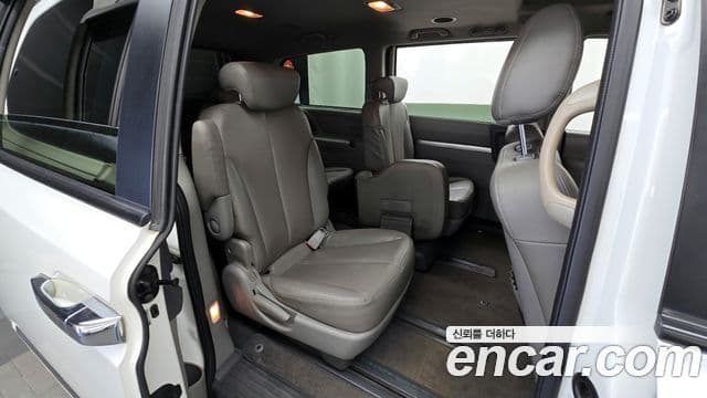 Kia Carnival R Premium, 2012 12