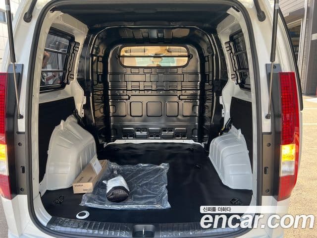 Hyundai Staria Modern, 2025 3