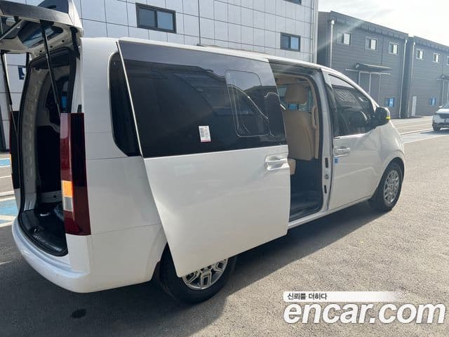 Hyundai Staria Modern, 2025 все фото