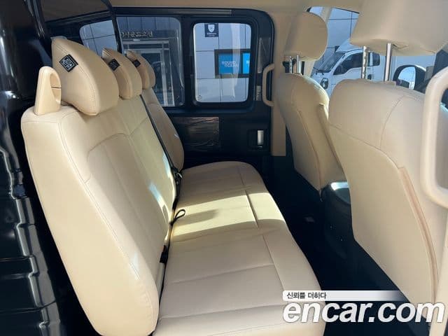 Hyundai Staria Modern, 2025 8