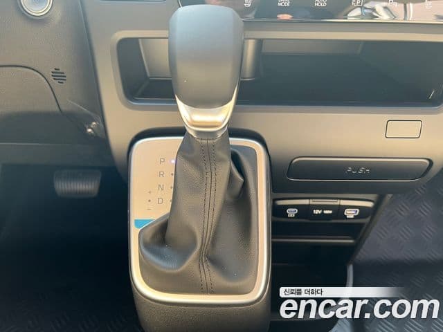 Hyundai Staria Modern, 2025 12