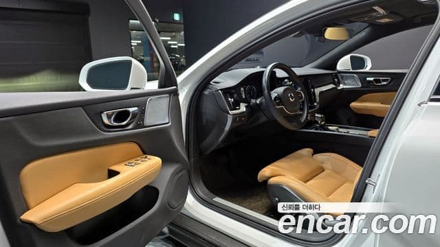 Volvo V60 Cross Country 2세대 T5 Pro AWD, 2020 11
