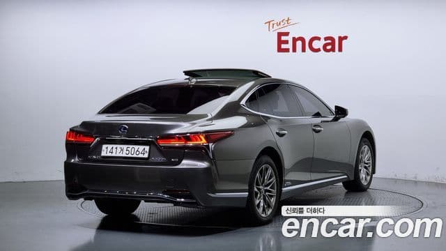 Lexus LS500h 5세대 3.5 Luxury AWD, 2018 2