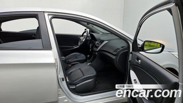 Hyundai Accent(новый кузов / новое поколение) 1.4 VVT Smart, 2015 11