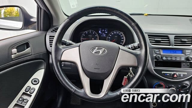 Hyundai Accent(новый кузов / новое поколение) 1.4 VVT Smart, 2015 13