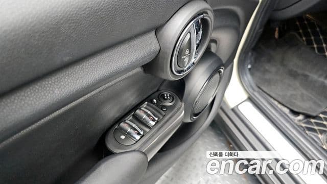 Mini Cooper D 3세대, 2019 17