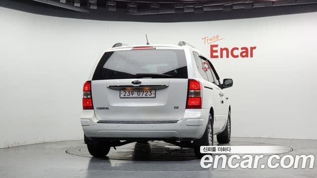 Kia 뉴카니발 люксовая версия, 2010 3