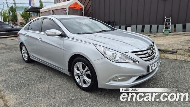 Hyundai YF Sonata LPI Premier(для людей с инвалидностью), 2010 3