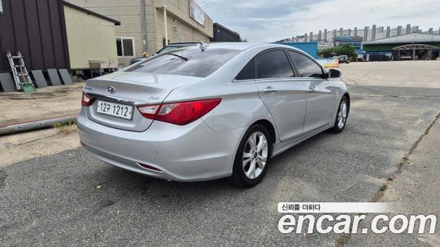 Hyundai YF Sonata LPI Premier(для людей с инвалидностью), 2010 4