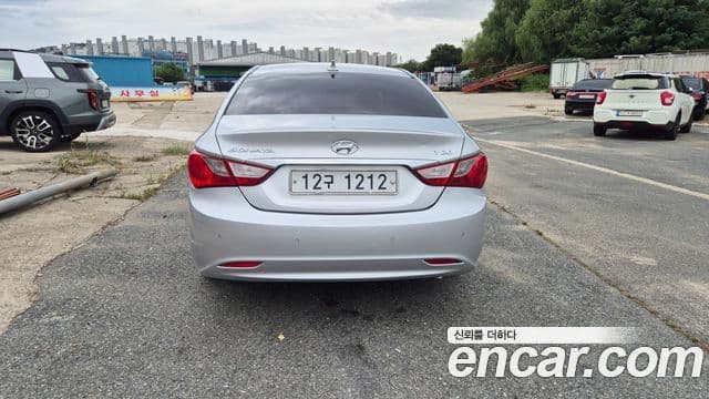 Hyundai YF Sonata LPI Premier(для людей с инвалидностью), 2010 все фото