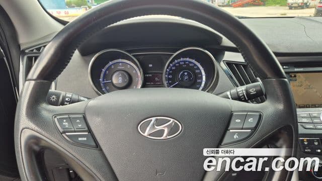 Hyundai YF Sonata LPI Premier(для людей с инвалидностью), 2010 12