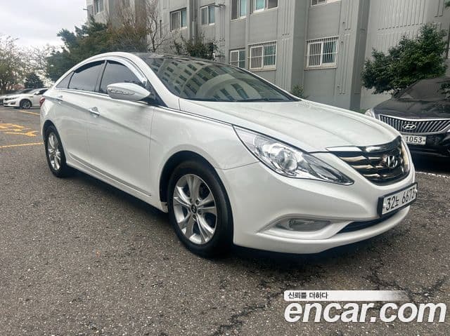 Hyundai YF Sonata люксовая версия, 2010 3