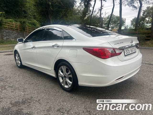 Hyundai YF Sonata люксовая версия, 2010 6