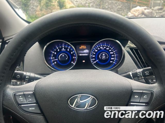 Hyundai YF Sonata люксовая версия, 2010 16