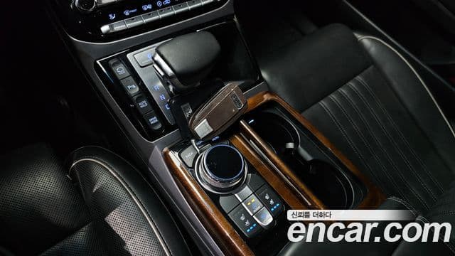 Genesis EQ900 Prestige, 2016 9