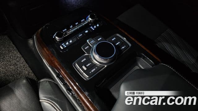 Genesis EQ900 Prestige, 2016 18