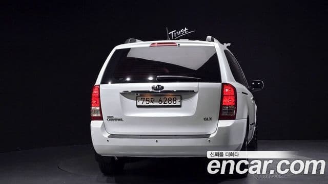 Kia Carnival R Premium, 2013 4