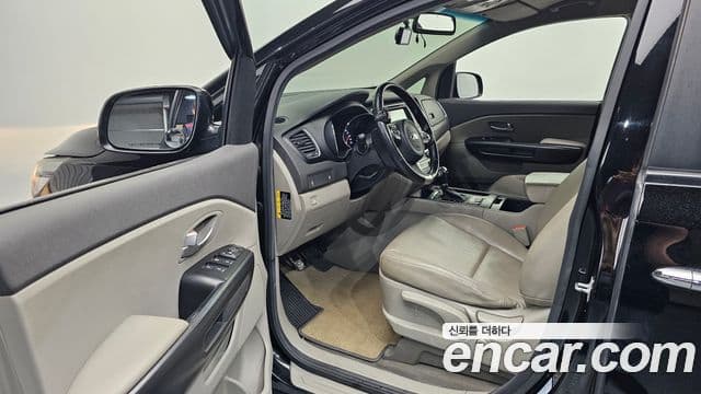 Kia All New Carnival Luxury, 2016 10