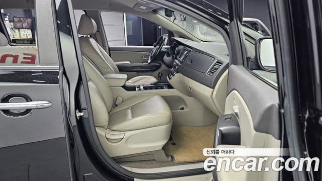 Kia All New Carnival Luxury, 2016 11