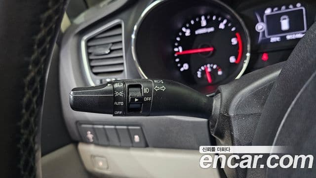 Kia All New Carnival Luxury, 2016 17