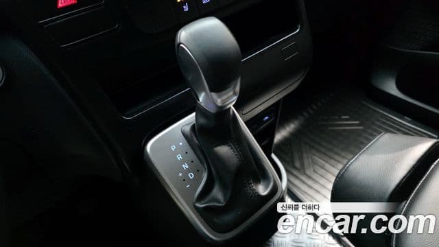 Hyundai Staria Modern, 2023 9