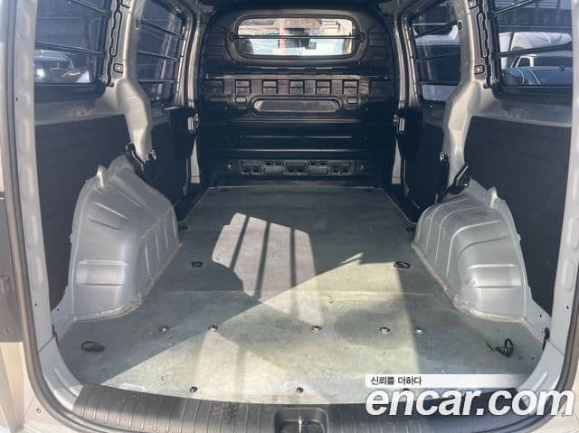 Hyundai Staria Modern, 2023 20