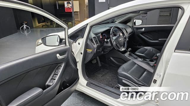 Kia K3 Trendy, 2013 10