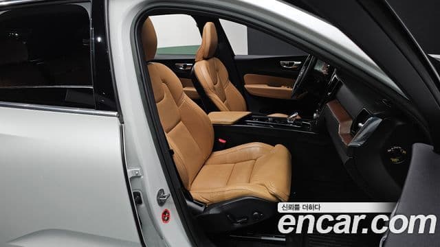 Volvo XC60 2세대 B5 Ultimate Bright, 2023 10