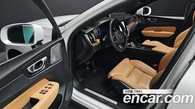 Volvo XC60 2세대 B5 Ultimate Bright, 2023 11
