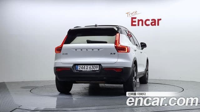 Volvo XC40 B4 R-Design, 2021 4