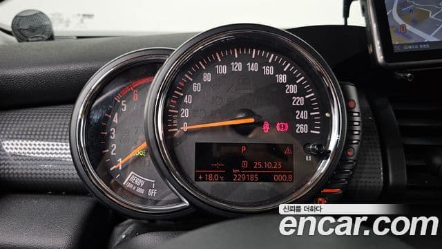 Mini Cooper D 3세대, 2015 8