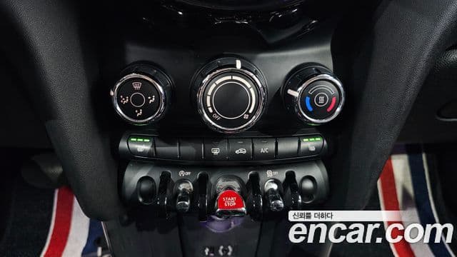 Mini Cooper D 3세대, 2015 17