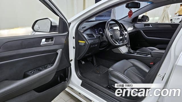 Hyundai LF Sonata 1.6 турбо Smart, 2016 10