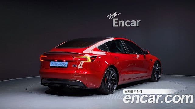 Tesla модель 3 performance AWD, 2025 2