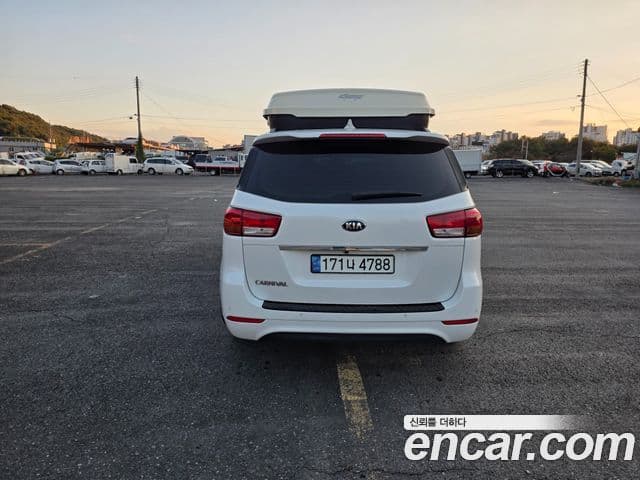 Kia All New Carnival Luxury, 2015 3