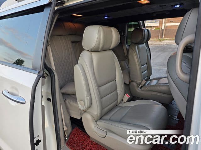 Kia All New Carnival Luxury, 2015 9