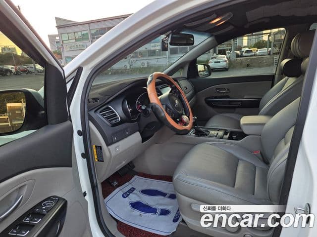 Kia All New Carnival Luxury, 2015 11