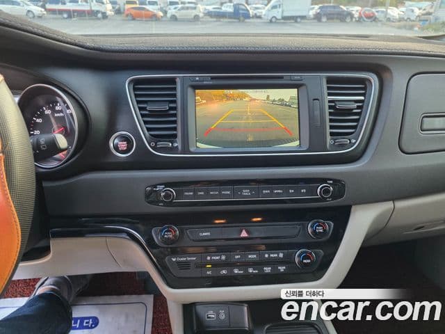 Kia All New Carnival Luxury, 2015 13