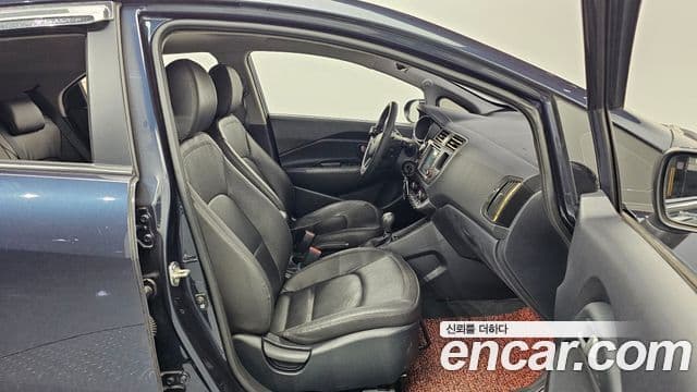 Kia All New Pride Luxury, 2013 10