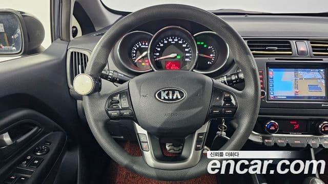 Kia All New Pride Luxury, 2013 13