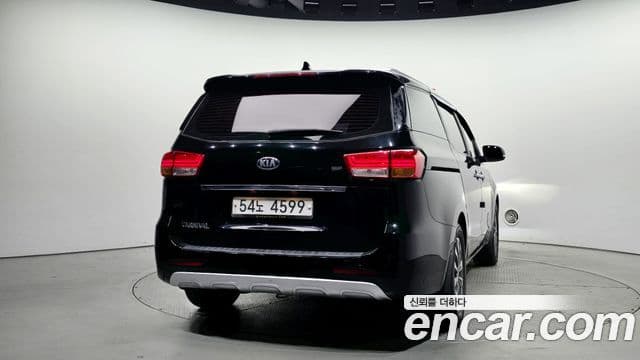 Kia All New Carnival Luxury, 2015 4