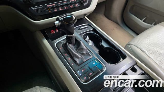 Kia All New Carnival Luxury, 2015 9