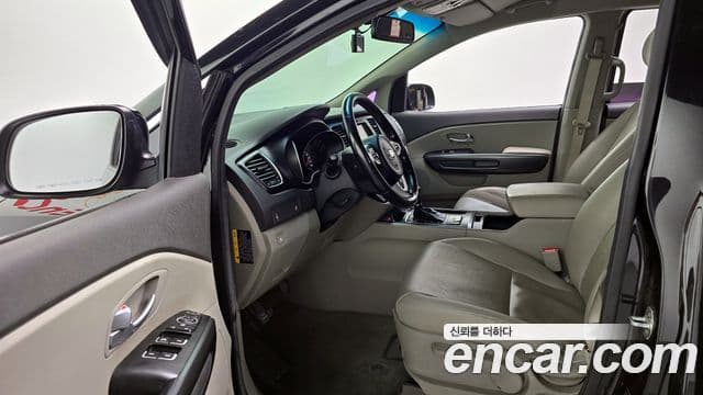 Kia All New Carnival Luxury, 2015 10