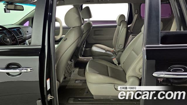 Kia All New Carnival Luxury, 2015 11