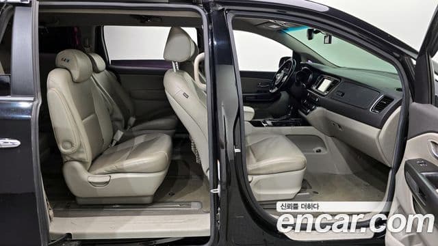 Kia All New Carnival Luxury, 2015 12