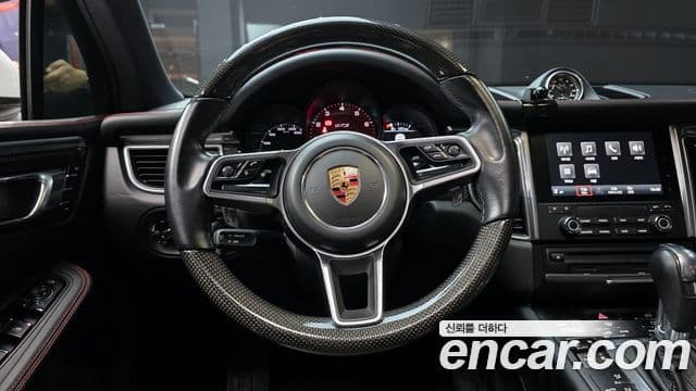 Porsche Macan 95B, 2018 13