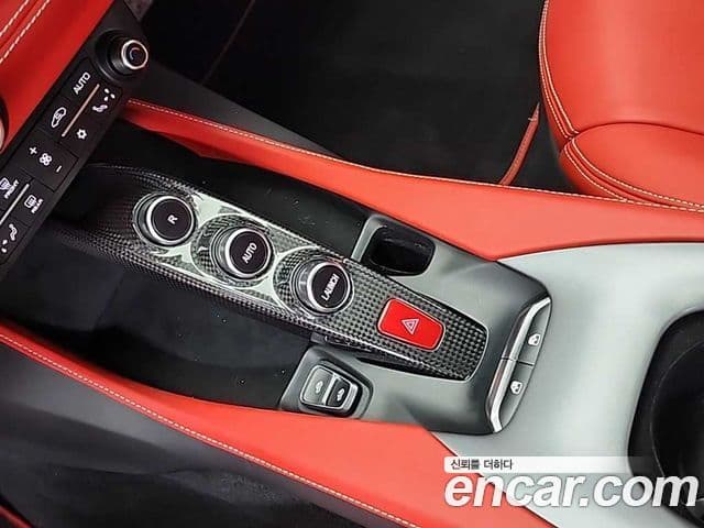 Ferrari 포르토피노 M 3.9 V8, 2023 9